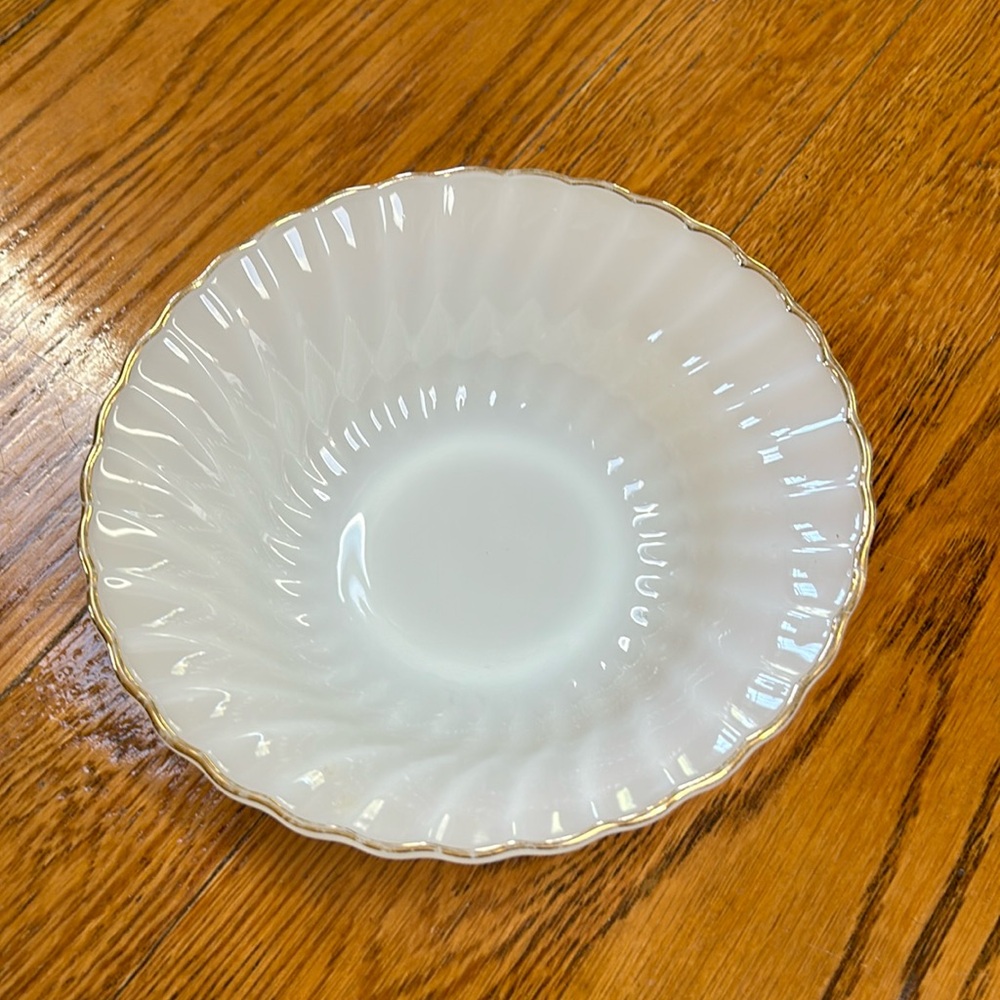 Anchor Hocking white swirl pattern serving bowl with gold trim. Vintage.